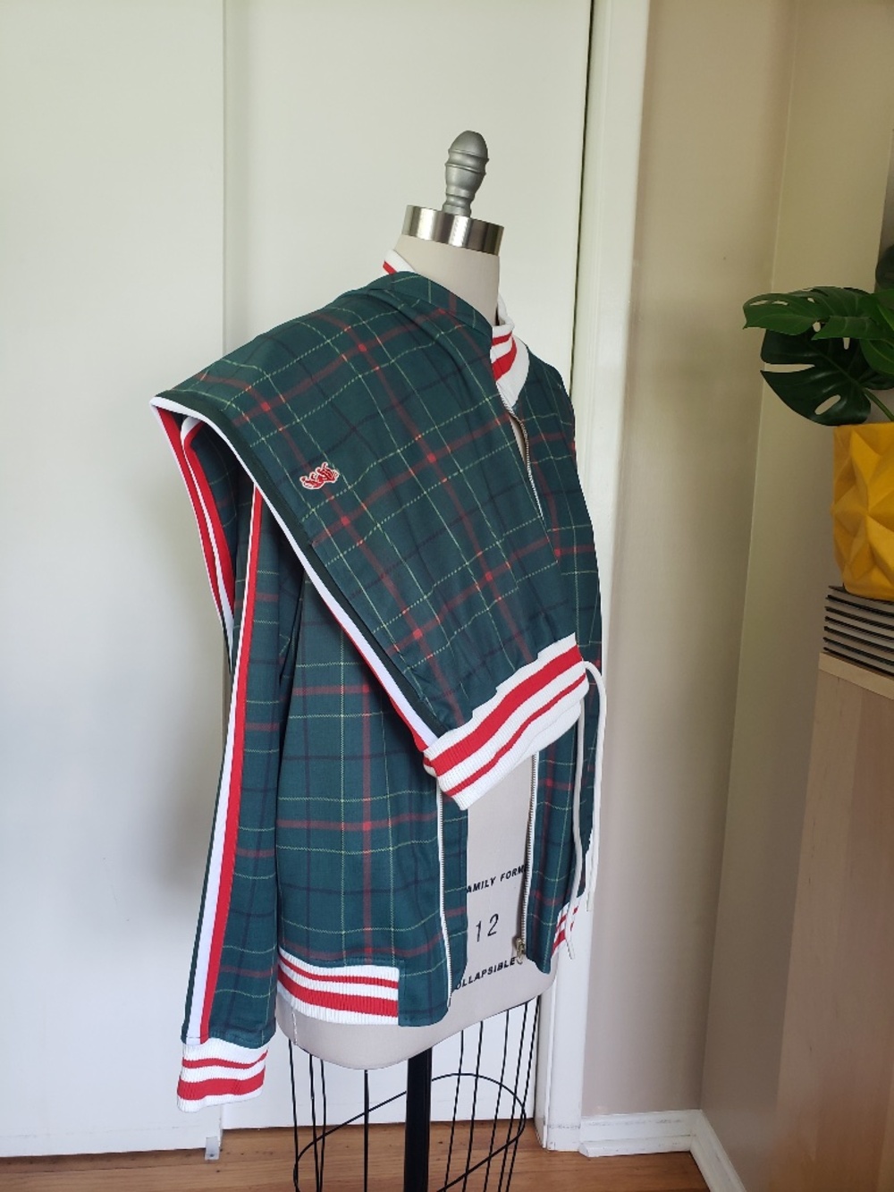 The Gentlemen Plaid Jogger Set Size XL NEW!